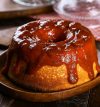 Bolo de Queijo Reino com Calda de Goiabada