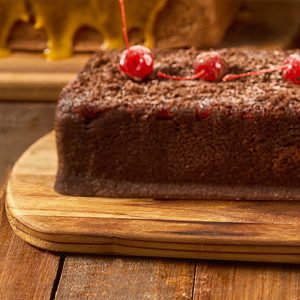 Bolo Inglês de Cacau com Cereja