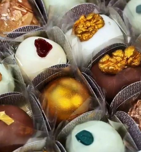 Caixa com 9 Bombons Banhados
