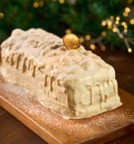 Bolo de Chocolate Branco com Amêndoa.